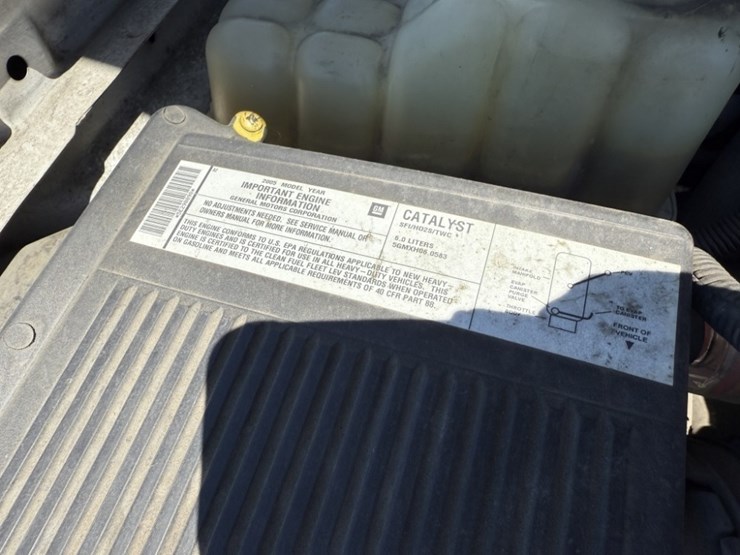 2005-chevrolet-silverado-2500-hd-pickup-image-14