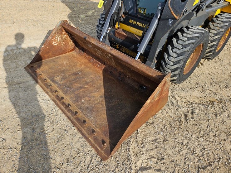 new-holland-l218-image-9