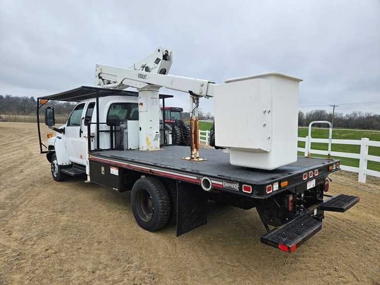 2003-gmc-5500-image-3