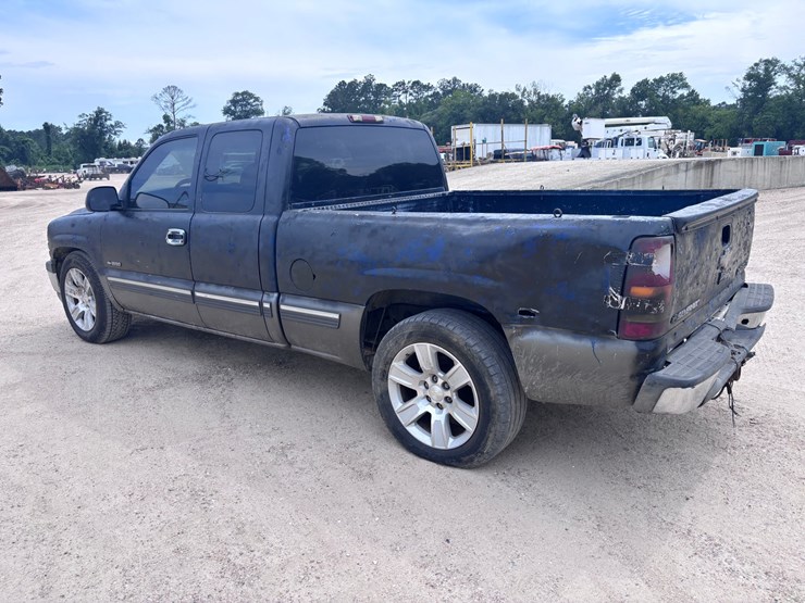 2000-chevrolet-1500-image-3