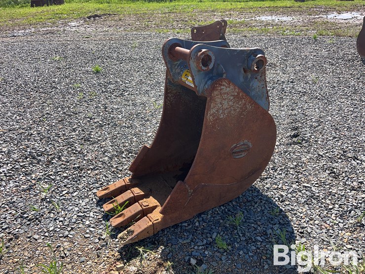 strickland-18"-mini-excavator-bucket-image-1