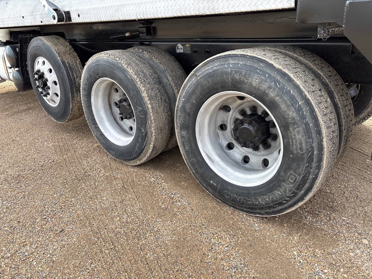2019-mack-granite-104fr-image-22
