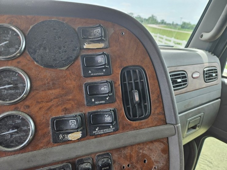 2006-peterbilt-379-image-49