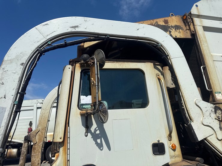 #7-•-2015-mack-heil-front-loader-image-7