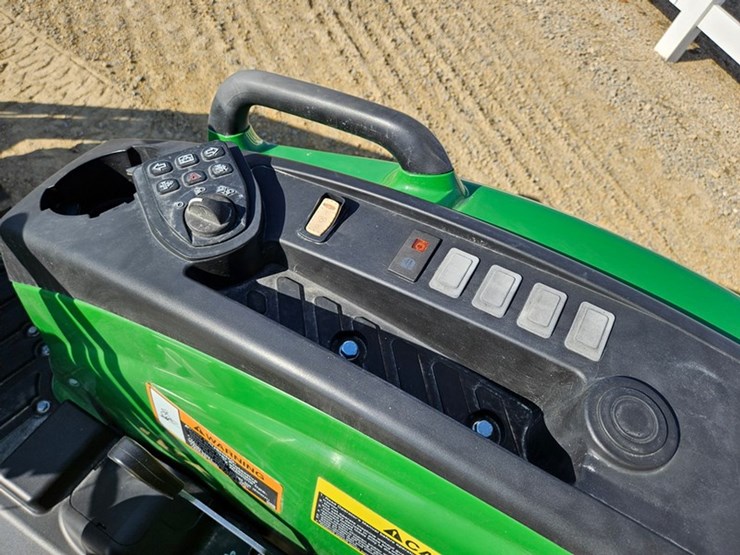 john-deere-4052m-image-22