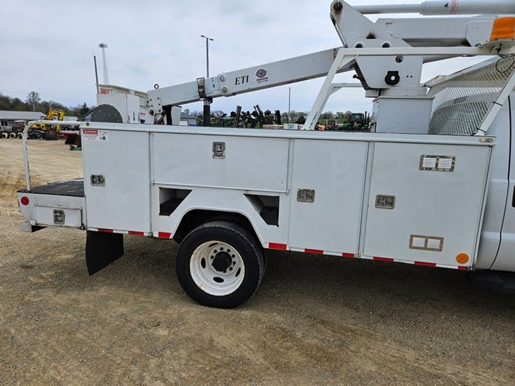 2008-ford-f550-image-31