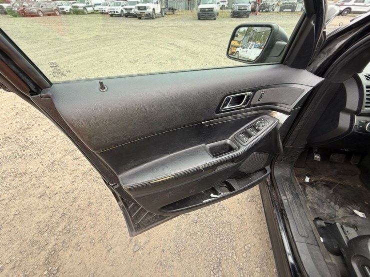2018-ford-explorer-image-27