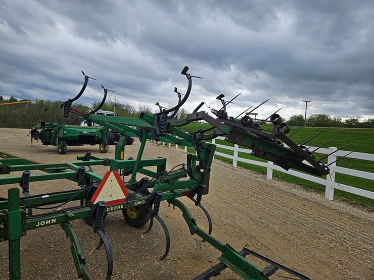 john-deere-16-image-18