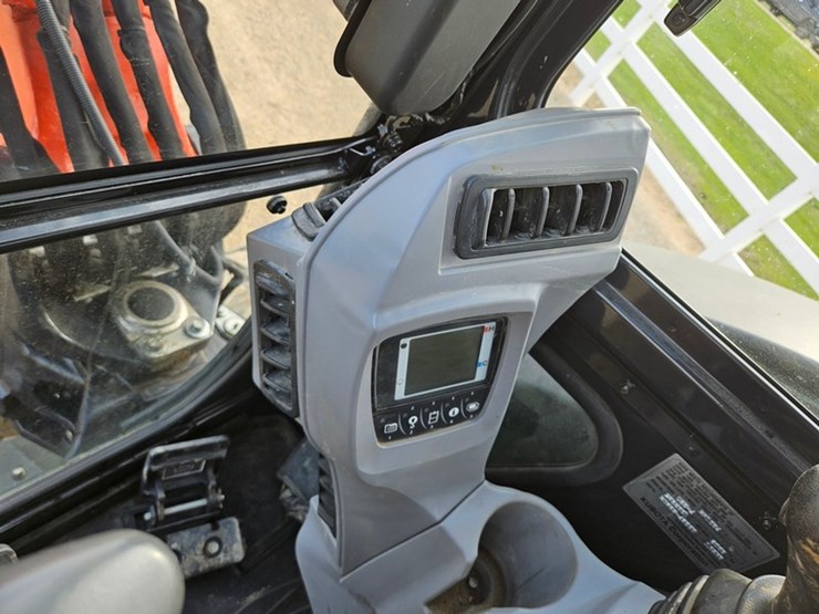 2020-kubota-u55-image-39