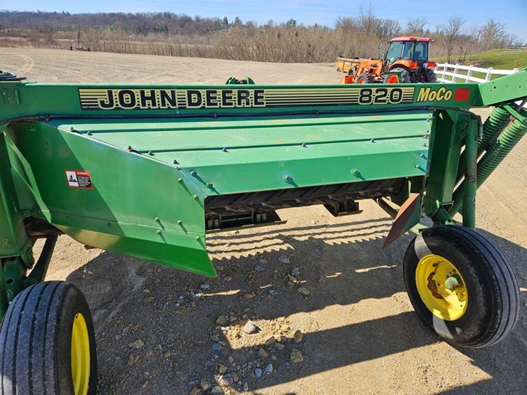 john-deere-820-image-24