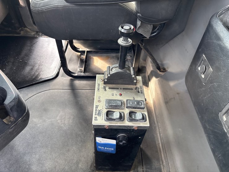 2019-mack-granite-104fr-image-27