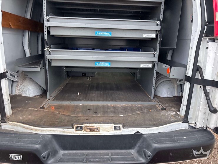 2017-chevrolet-express-2500-image-12