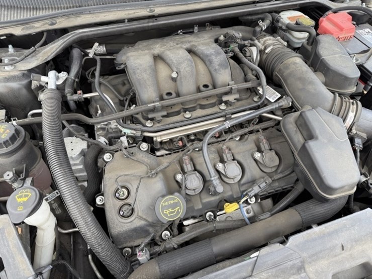 2015-ford-taurus-awd-sedan-image-11