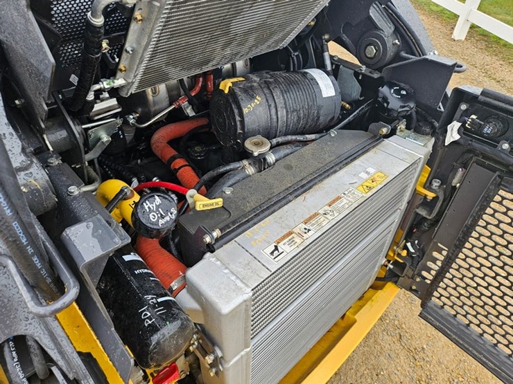 new-holland-l320-image-14