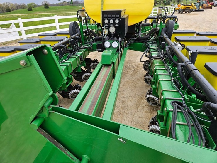 john-deere-7200-image-15