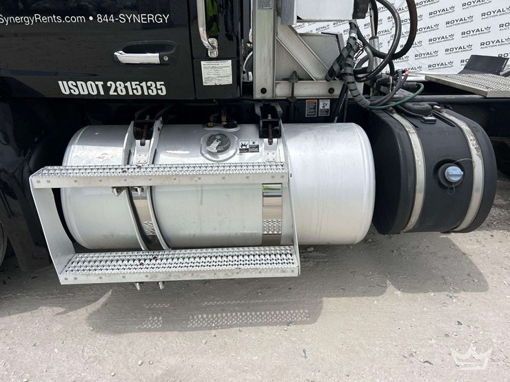 2018-peterbilt-579-image-23