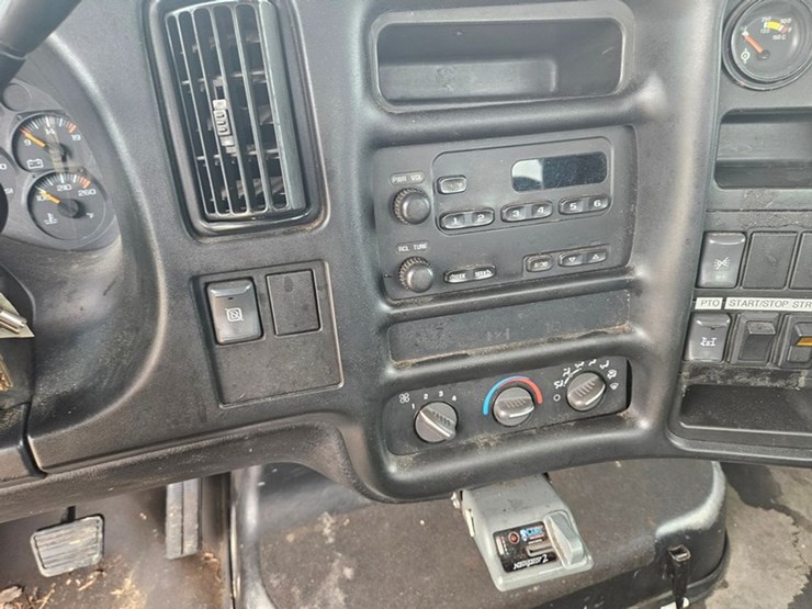 2003-gmc-5500-image-45