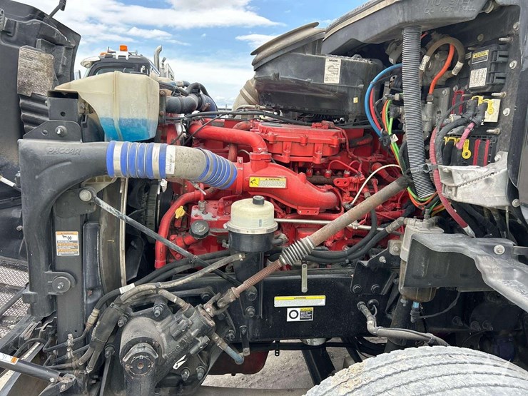 2018-peterbilt-579-image-10