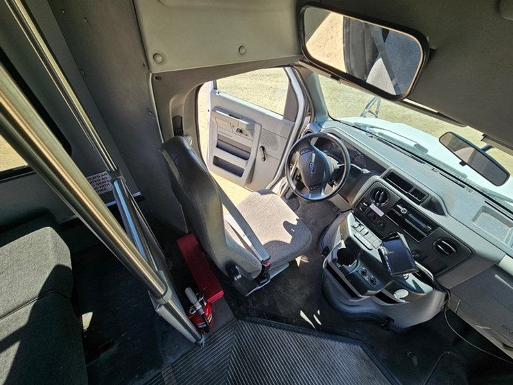 2012-ford-e350-image-29