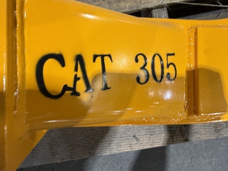 2026-caterpillar-305-image-2