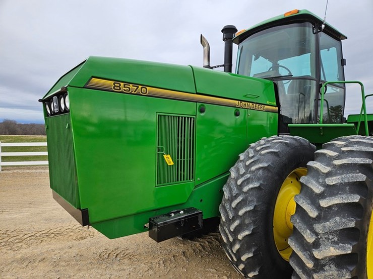 john-deere-8570-image-10