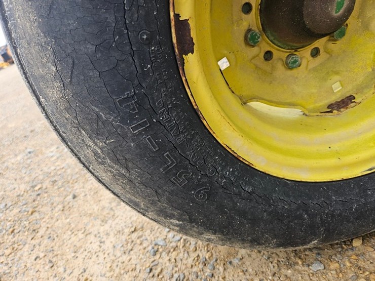 john-deere-820-image-63