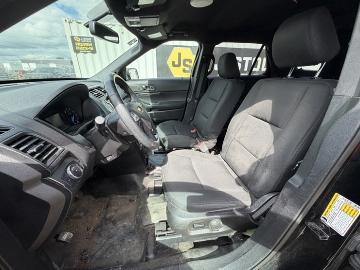 2017-ford-explorer-image-25