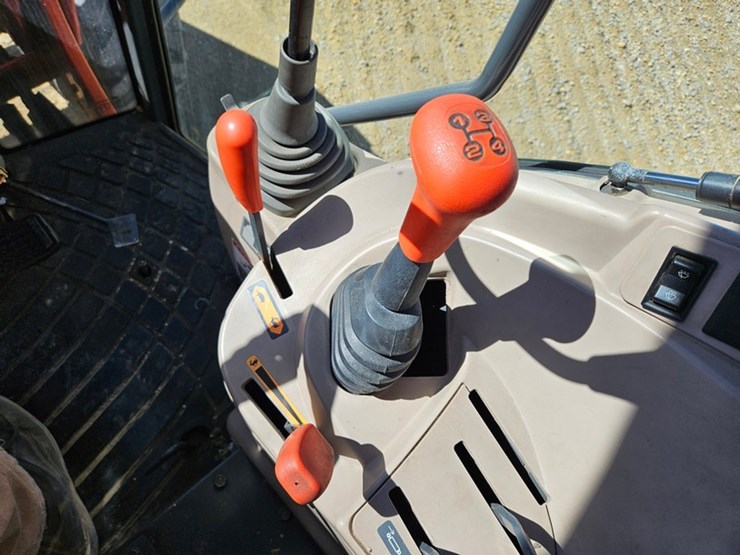 kubota-m7040-image-26