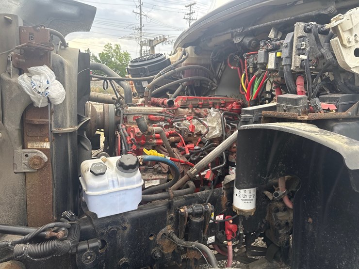 2014-freightliner-114sd-image-47