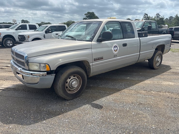 2001-dodge-ram-2500-image-1