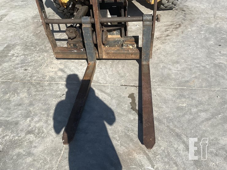 2014-caterpillar-tl943c-image-9