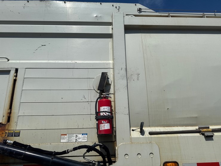 #7-•-2015-mack-heil-front-loader-image-18