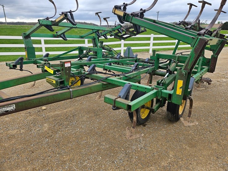 john-deere-16-image-32
