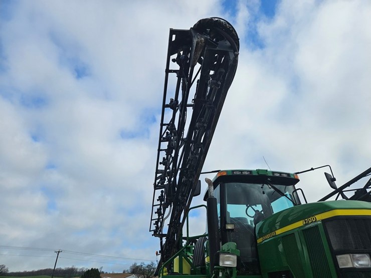 john-deere-4700-image-12