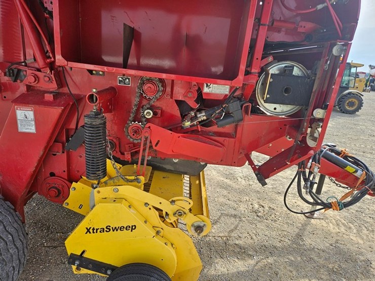 new-holland-br7090-image-24