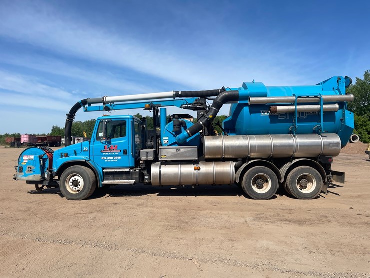 1999-freightliner-fl80-image-2