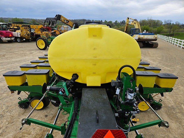 john-deere-7200-image-83
