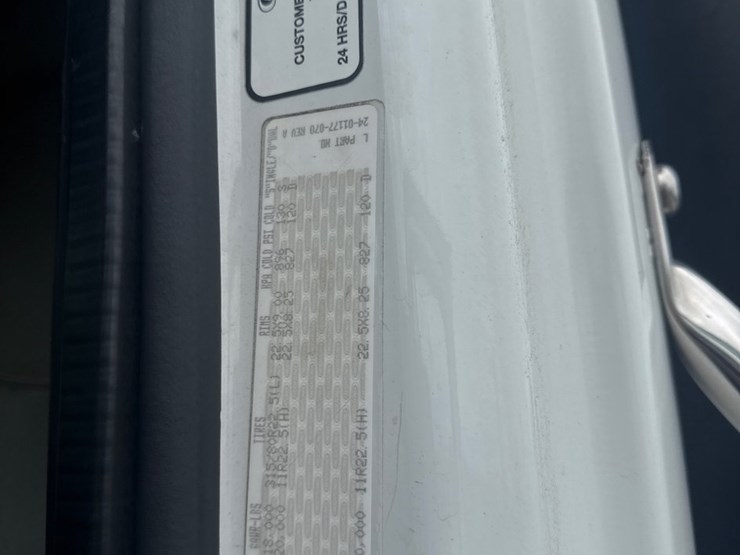 2014-freightliner-114sd-image-46