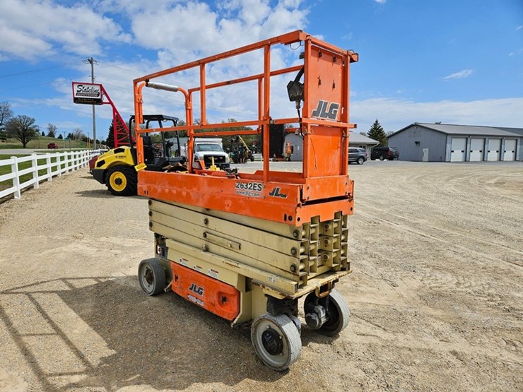 2015-jlg-2632es-image-7