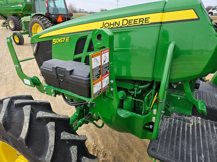 2024-john-deere-5067e-image-18
