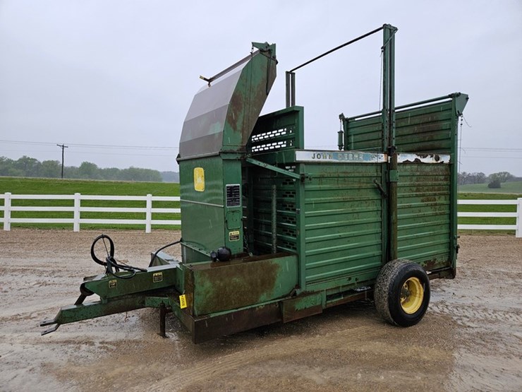 john-deere-100-image-1