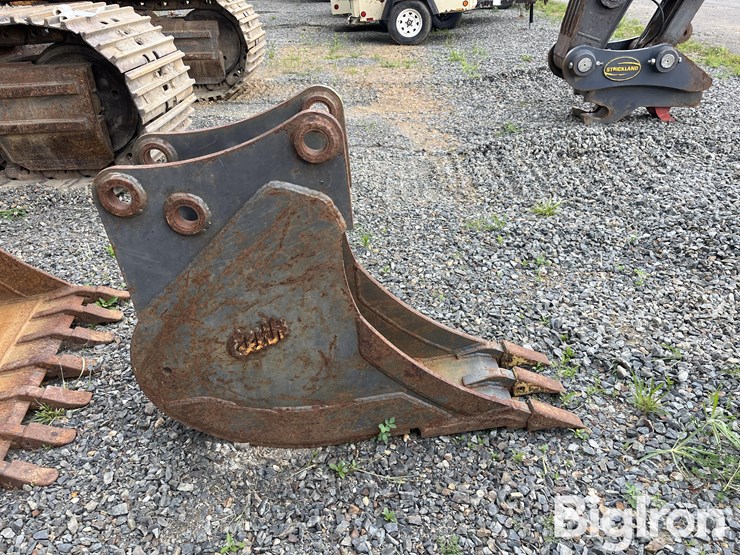 2011-new-holland-lb75-image-4