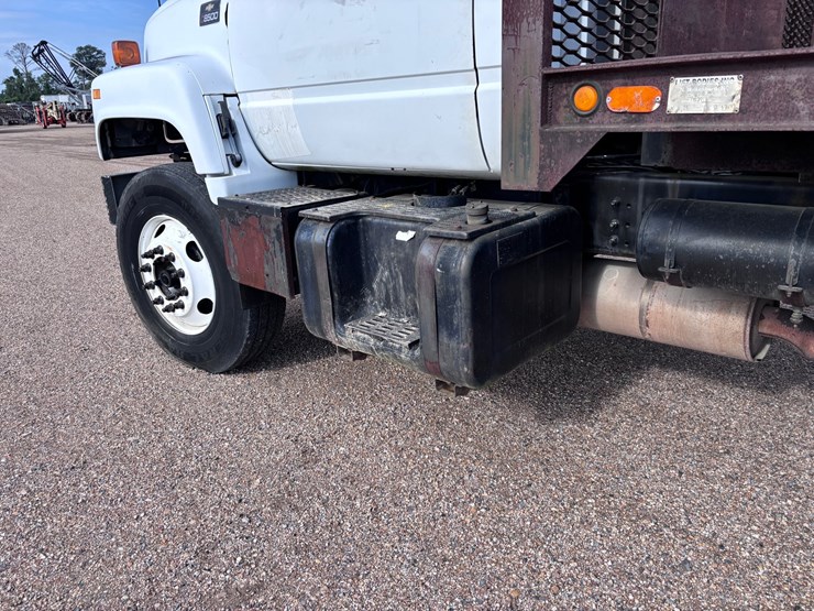#131-•-2000-chevy-c7500-flatbed-truck-image-7
