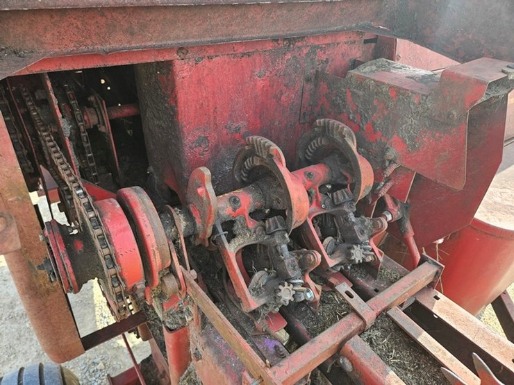 new-holland-276-image-28