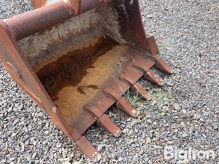 strickland-36"-backhoe-bucket-image-14
