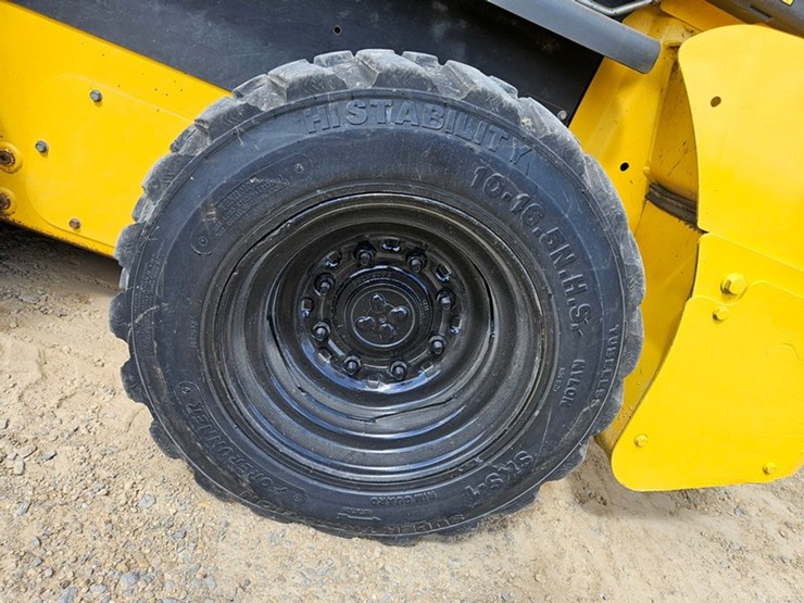 2021-new-holland-l318-image-38