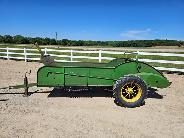 john-deere-7-image-2