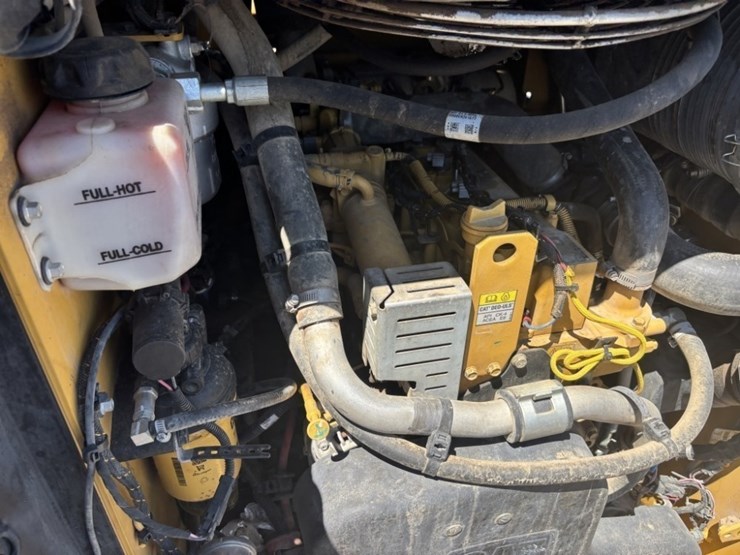 2019-caterpillar-259d3-image-19