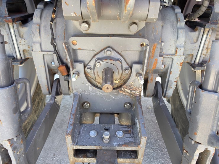 2014-massey-ferguson-4610-image-9