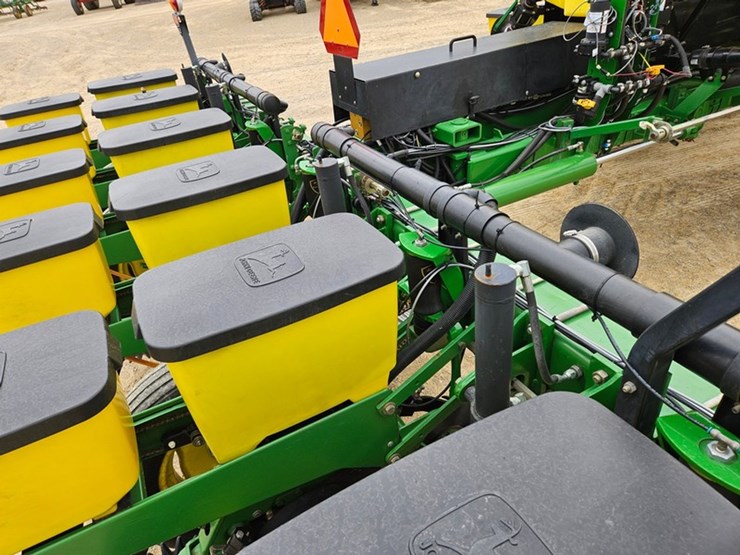 john-deere-7200-image-53